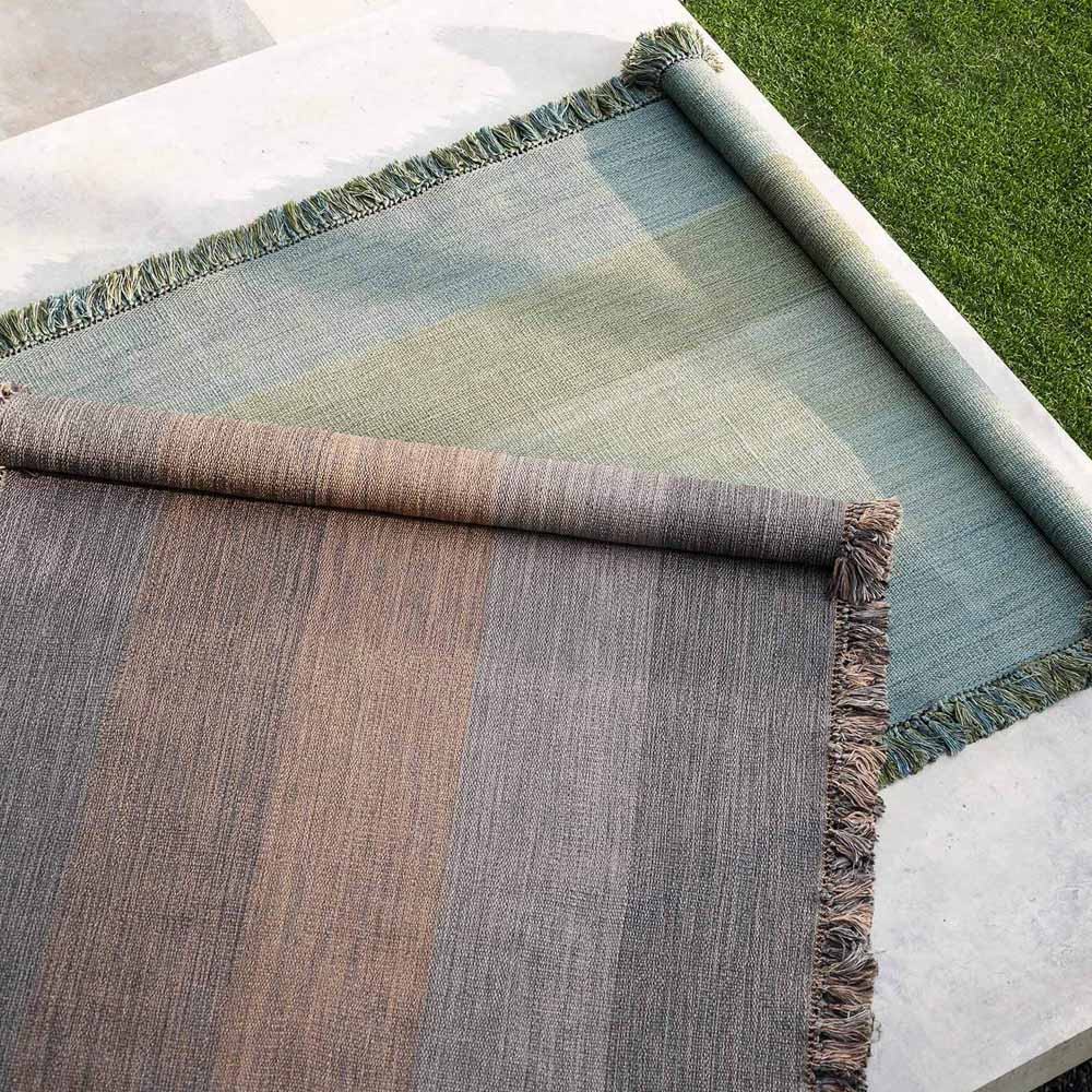 Tint 002 Rug 400x300 cm