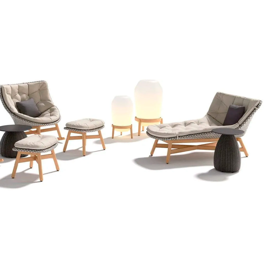 Mbrace Daybed with Teak Base - Pepper